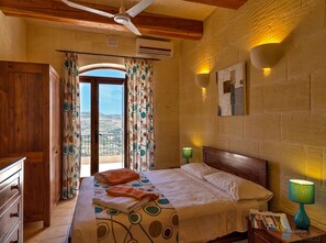 4 室のベッドルーム、アイロン / アイロン台、WiFi (無料)、ベッドシーツ