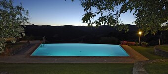 Under the Chianti Sun. View, Pool & Jacuzzi for your Family