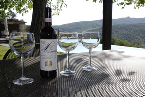 Outdoor dining - Under the Chianti Sun at Marioli (Bucine)