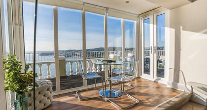 10 Astor House - premier one bed apartment with stunning uninterrupted sea views and large balcony