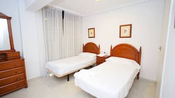 2 chambres, coffres-forts dans les chambres, fer et planche Ă repasser