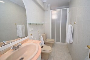 Bathtub, towels, toilet paper - LAS TEJAS (2 BEDROOMS) (Benidorm)