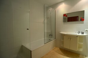 Bathtub