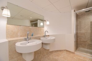 Bathtub, towels - Casa Chimo - Moraira, Costa Blanca (Moraira)