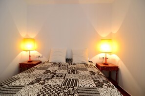 2 bedrooms, bed sheets