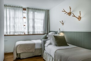 3 makuuhuonetta, silitysrauta/-lauta, ilmainen Wi-Fi, vuodevaatteet