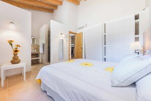 3 室のベッドルーム、WiFi、ベッドシーツ