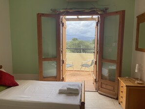 4 bedrooms, in-room safe, iron/ironing board, travel crib - Villa near Almyrida ☀️ Private Pool Gated For Child Safety ☀️ FREE WiFi (Old Road, Gavalochori - Almyrida)