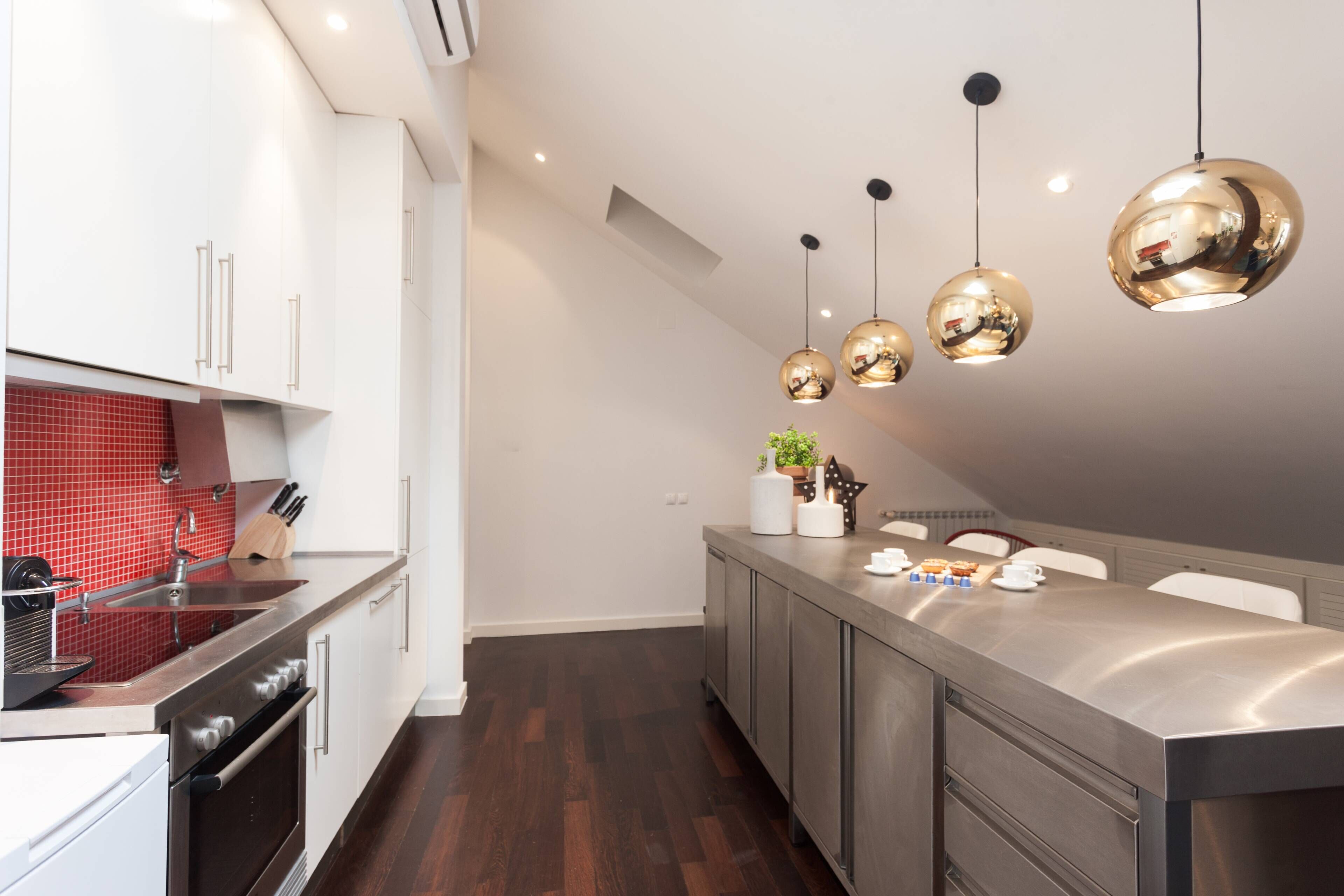 Réfrigérateur, four, plaque de cuisson, lave-vaisselle