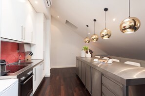 Kühlschrank, Ofen, Herdplatte, Geschirrspüler