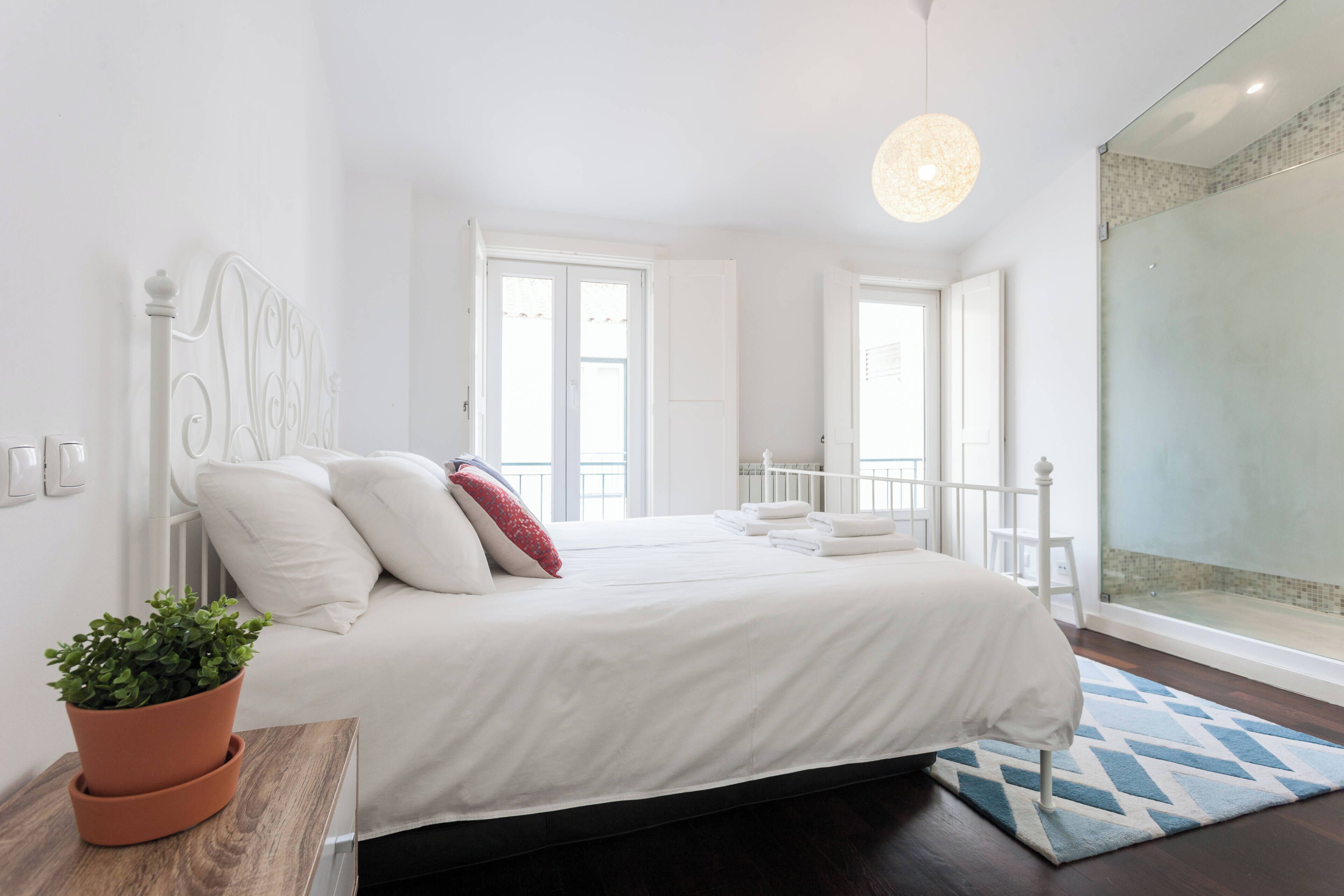 2 bedrooms, soundproofing, iron/ironing board, Internet