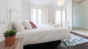 2 bedrooms, soundproofing, iron/ironing board, internet