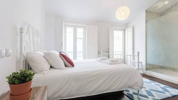 2 chambres, chambres insonorisées, fer et planche à repasser