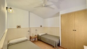 2 bedrooms, iron/ironing board, free WiFi, bed sheets - GRAN SOL B 303 2D (L'Escala)