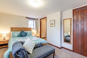 4 bedrooms, iron/ironing board, travel crib, free WiFi