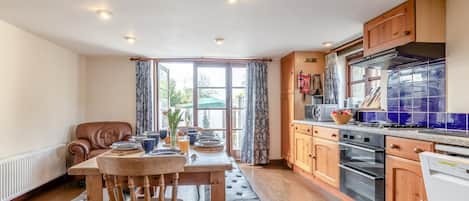 Microondas, horno, lavavajillas y tostadora