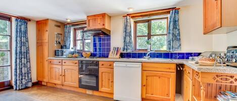 電子レンジ、オーブン、食器洗い機、トースター