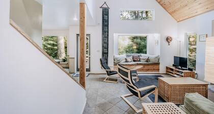 Mt Baker Rim Cabin 19 - Pet Friendly, WIFI, Hot Tub, Sleeps 10