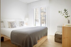 2 bedrooms, iron/ironing board, cots/infant beds, free WiFi