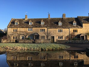 Exterior - Enchanting Grade II listed,Log Burner,allocated parking,town centre but secluded (Bourton-on-the-Water)