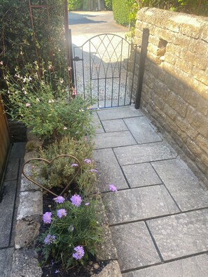 Exterior detail - Enchanting Grade II listed,Log Burner,allocated parking,town centre but secluded (Bourton-on-the-Water)