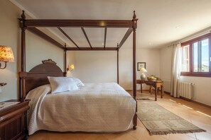 4 Schlafzimmer, Zimmersafe, Bügeleisen/Bügelbrett, kostenloses WLAN