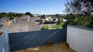 A rooftop garden with a view of a town. - Higher O'Connell 2 Kinsale, Co. Cork (Kinsale)