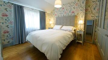 2 bedrooms, soundproofing, iron/ironing board, Internet