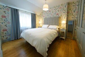 2 bedrooms, soundproofing, iron/ironing board, Internet