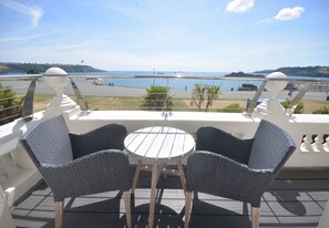 تناول الطعام بالخارج