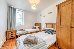 3 bedrooms, iron/ironing board, travel cot, free WiFi - 3 Bed in Braunton (oc-soufar) (Braunton)