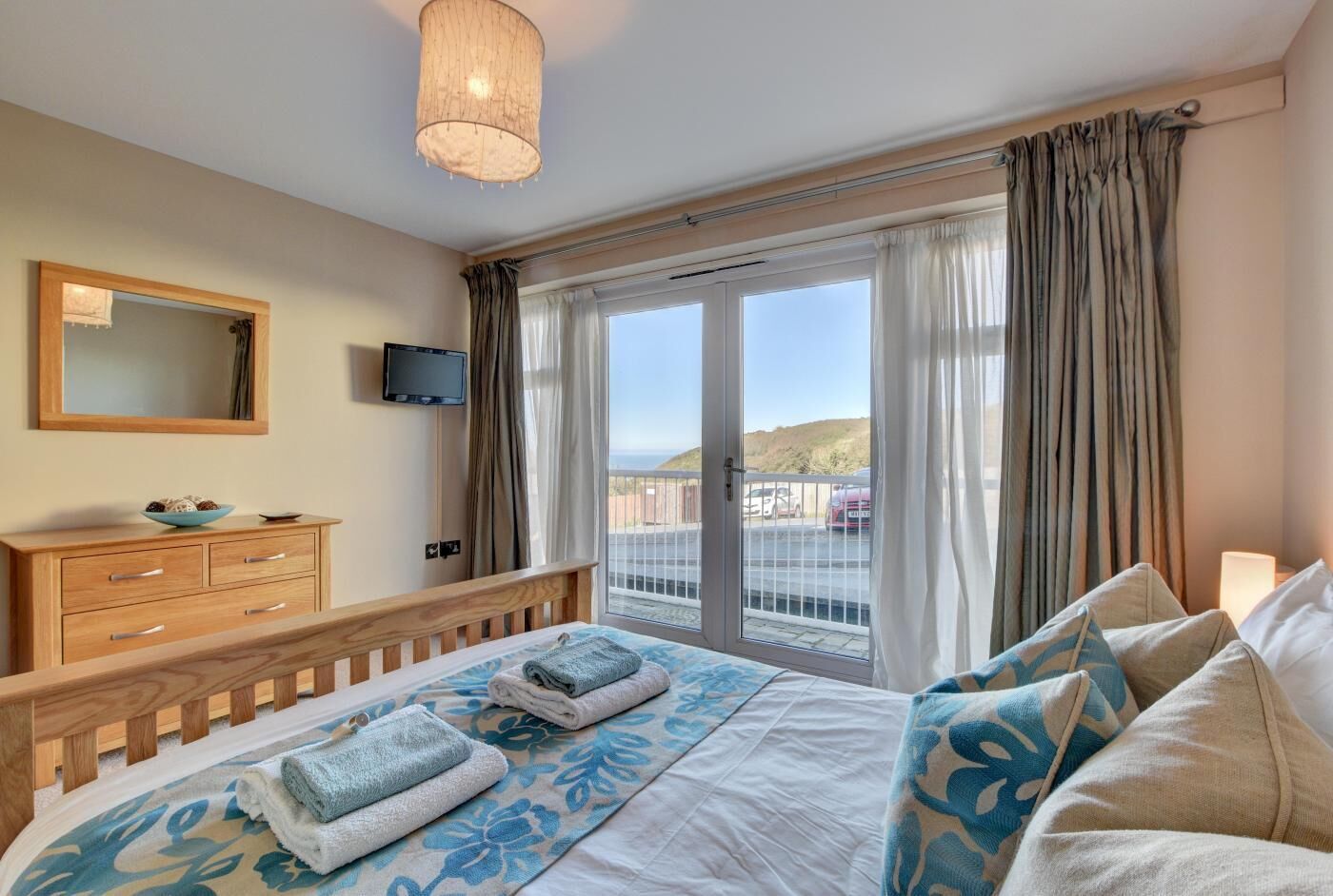 2 عدّة غرف نوم ومكواة/لوح كي وواي فاي مجانًا وملاءات أسرّة