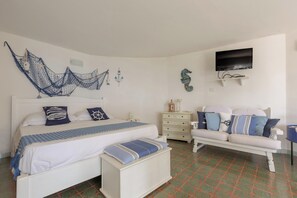 4 bedrooms, iron/ironing board, internet, bed sheets
