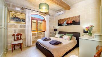 4 室のベッドルーム、アイロン / アイロン台、WiFi (無料)、ベッドシーツ