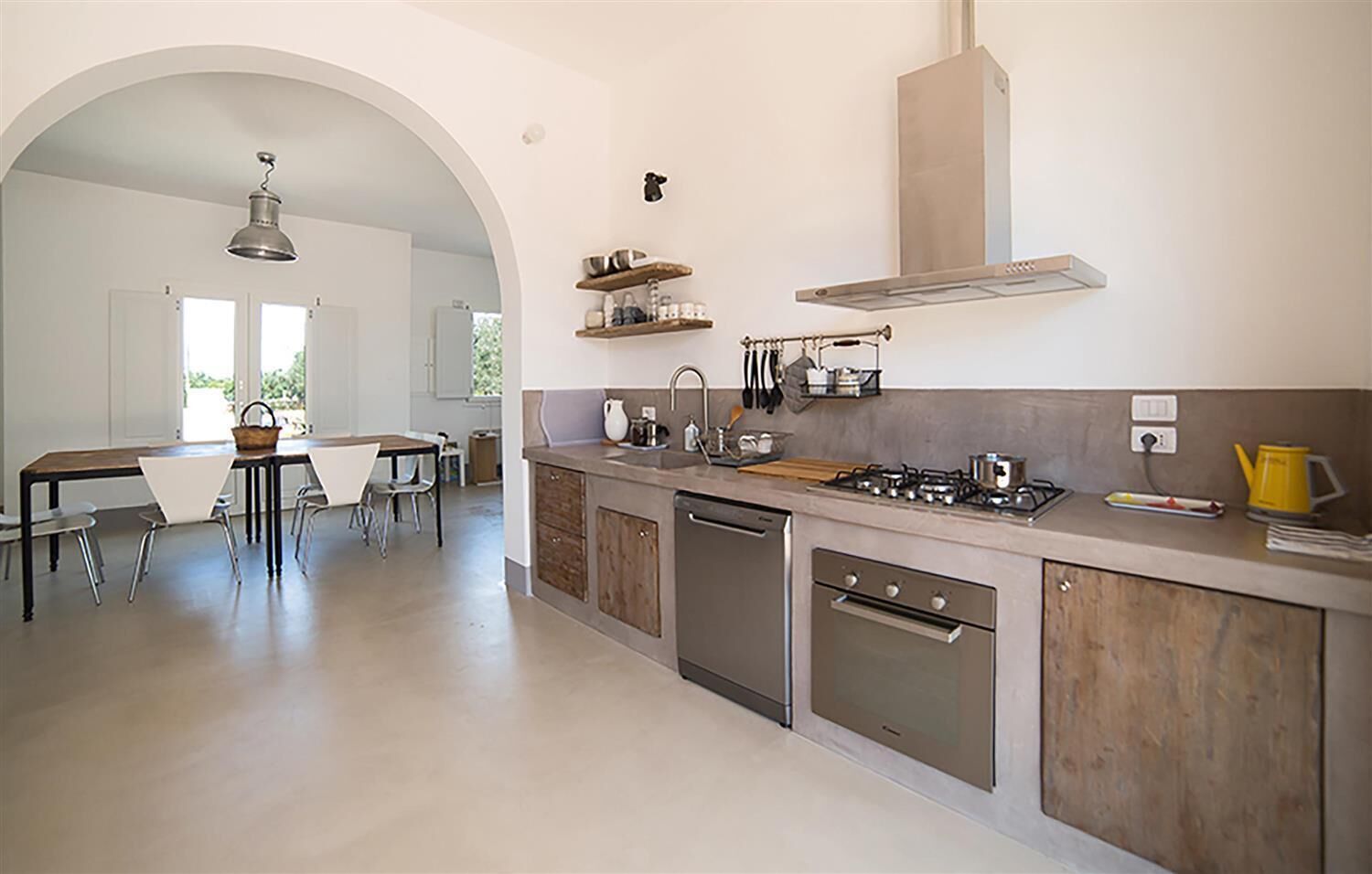 Frigorifero, forno, piano cottura, lavastoviglie