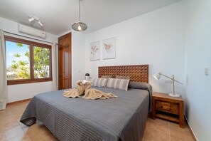 3 makuuhuonetta, tallelokero huoneessa, ilmainen Wi-Fi, vuodevaatteet