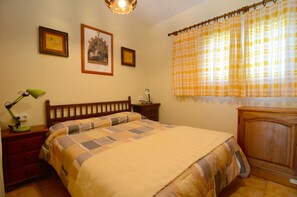 2 chambres, fer et planche à repasser, draps fournis