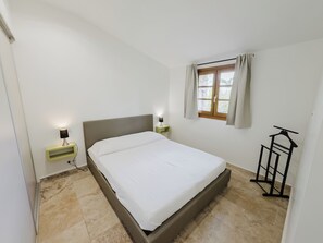 2 soverom, strykejern/-brett, reiseseng for barn og wi-fi (inkludert)