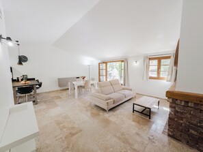 TV, fireplace, DVD player