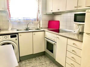Fridge, microwave, oven, coffee/tea maker