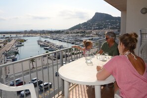 Outdoor dining - NAUTIC 2D 2-4 (Estartit)