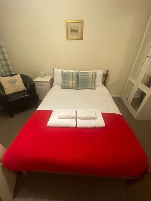 1 chambre, fer et planche à repasser, Wi-Fi gratuit, draps fournis