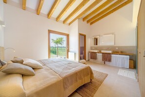 6 Schlafzimmer, Bügeleisen/Bügelbrett, kostenloses WLAN, Bettwäsche