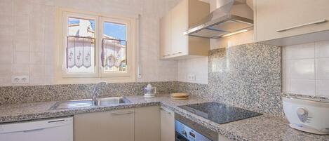 Frigorifero, microonde, forno, lavastoviglie