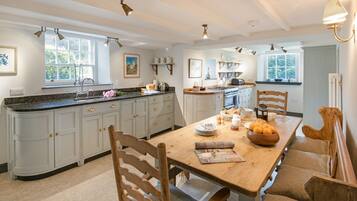 Réfrigérateur, four, plaque de cuisson, lave-vaisselle