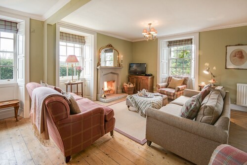 ABBEY HOUSE Coldstream - An Elegant Period House With Fabulous Riverside Views