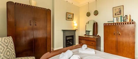 4 bedrooms, iron/ironing board, travel crib, WiFi (free)