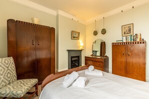 4 bedrooms, iron/ironing board, travel cot, free WiFi