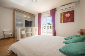 3 slaapkamers, een strijkplank/strijkijzer, gratis wifi