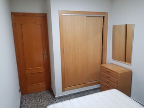 1 Schlafzimmer, Bügeleisen/Bügelbrett, Bettwäsche